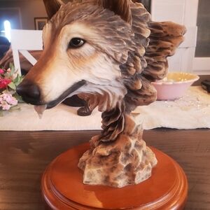 Wolf HEAD Statue Name - "Before the Chase"  BY - Mill Creek Studio's #4103